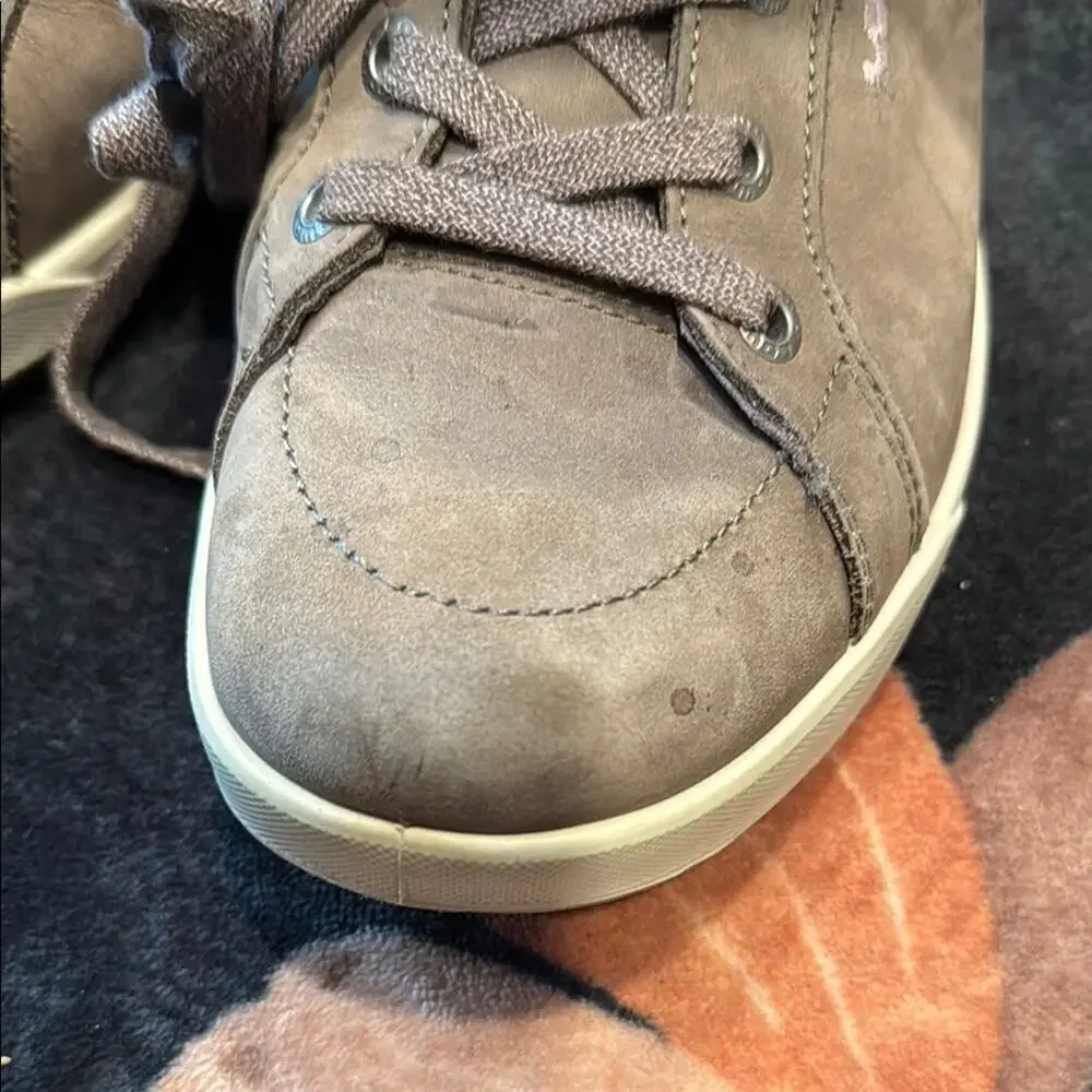 Lowa Brown High-Top Sneakers with Lace-Up Design